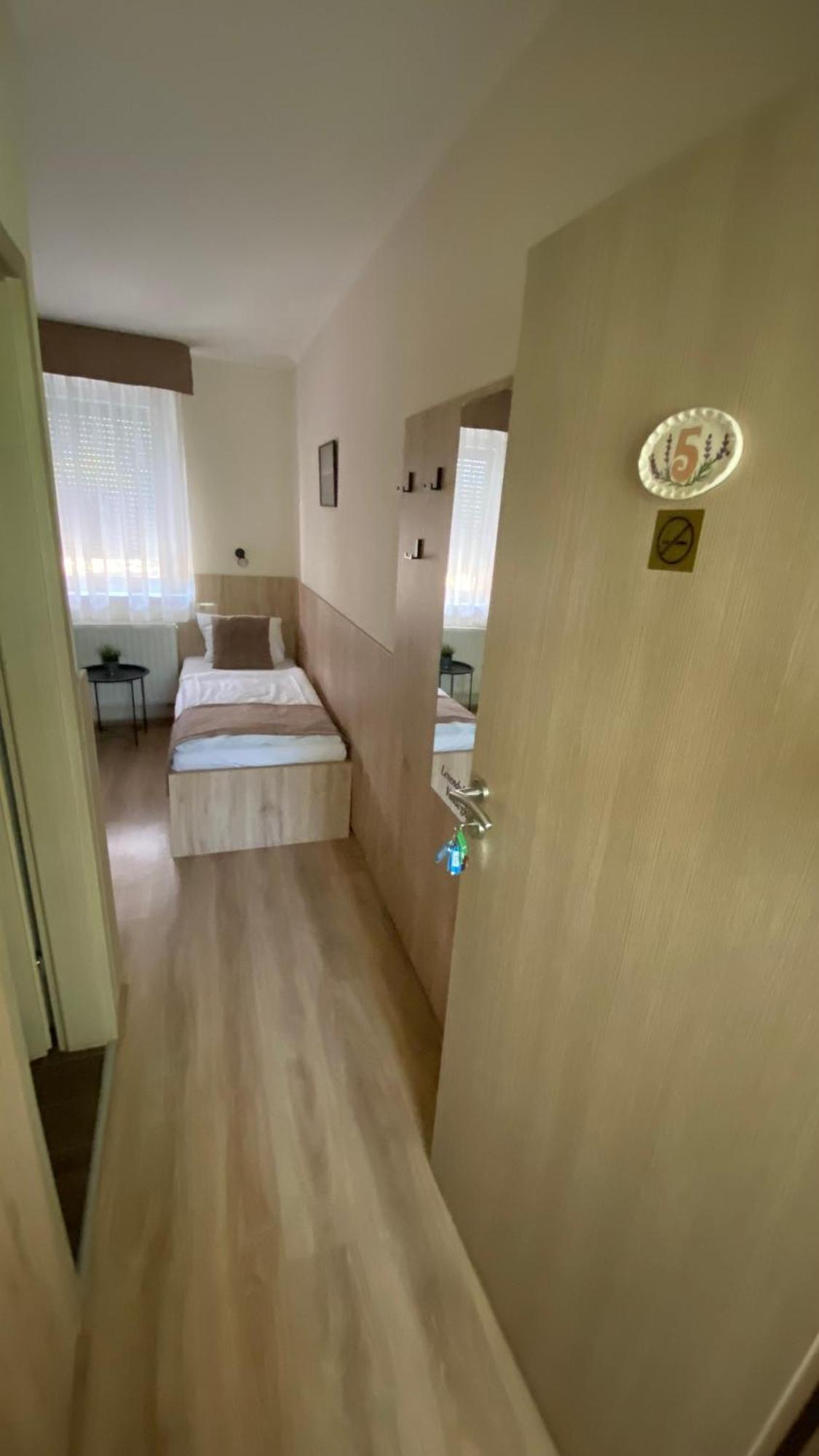 Hotel Levendula Vendeghaz Győr Exterior foto